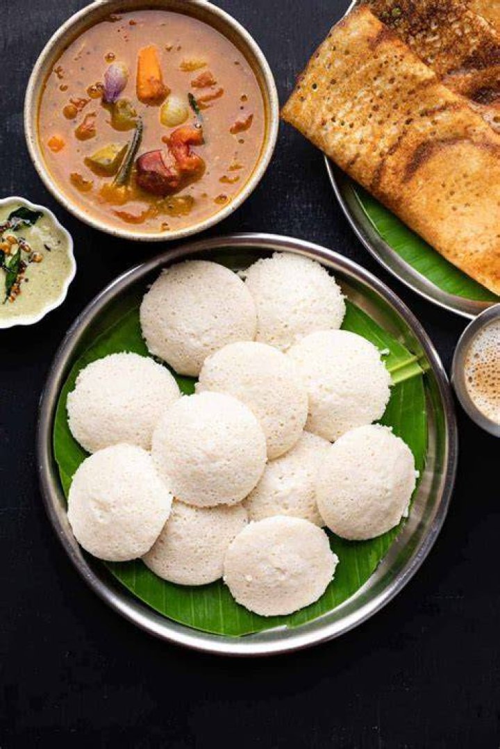What is the difference between dosa batter and idli batter?