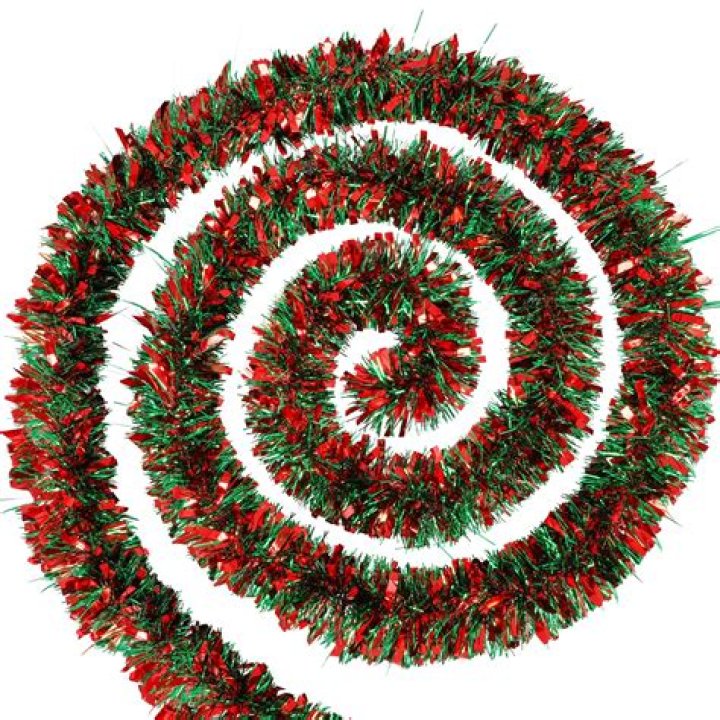 What is the difference between tinsel and garland?