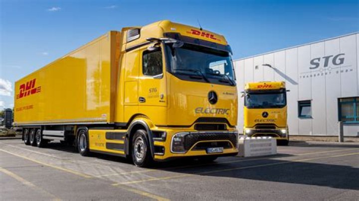 What is the latest time DHL delivers?