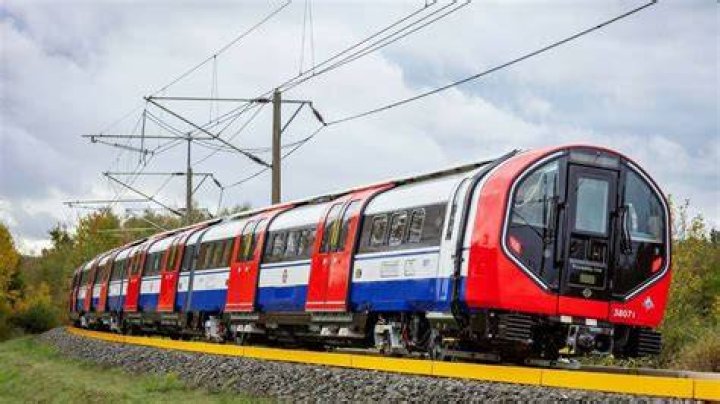 What time is peak on trains UK?