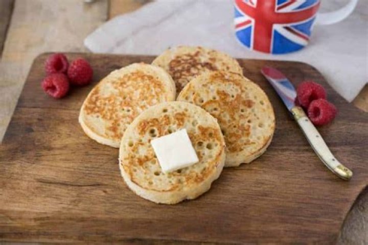 What time is tea and crumpets served?