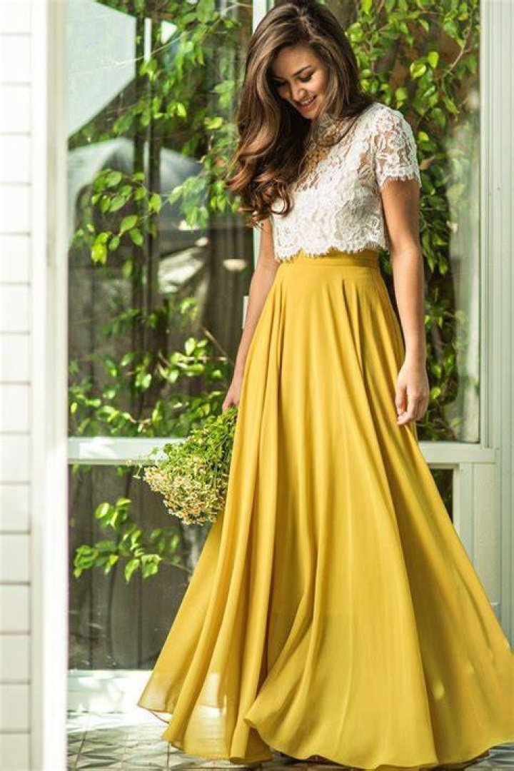 What tops to wear with maxi skirts?