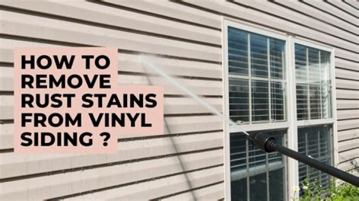 What will remove rust stains from vinyl siding?