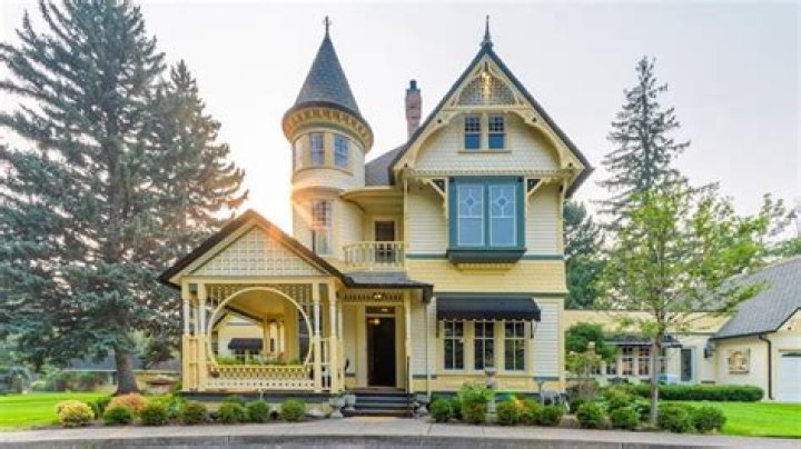 Where did Victorian houses originate?