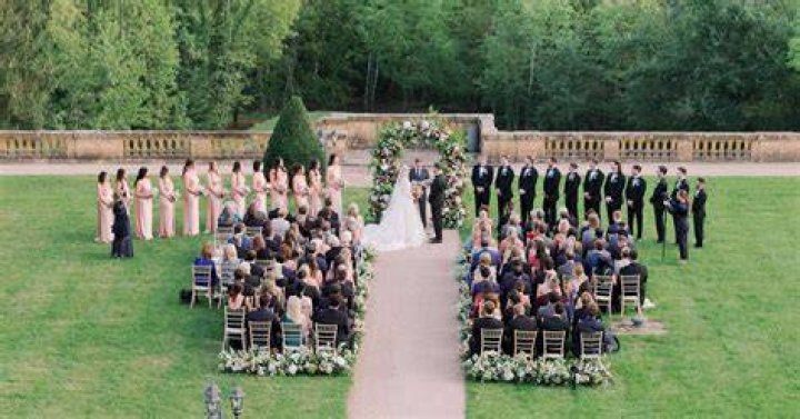 Where do people sit at weddings?