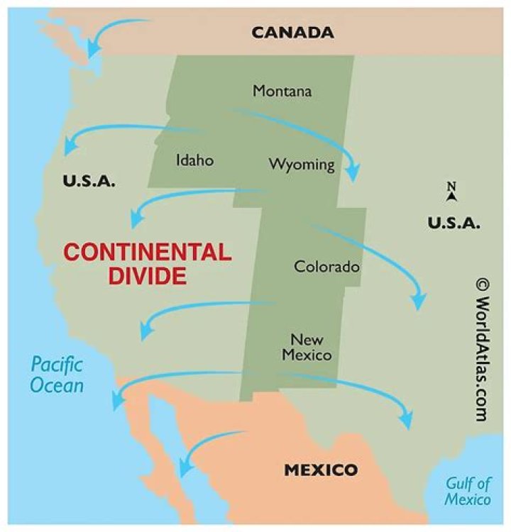 Where does the Continental Divide run through New Mexico?