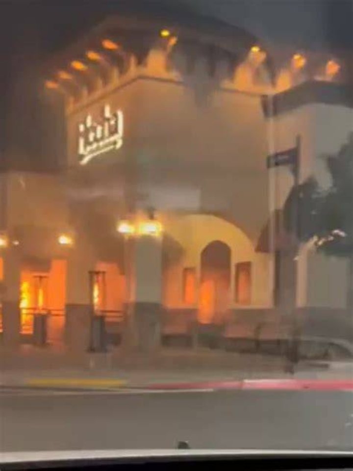Where is Mark Wahlberg's restaurant located?
