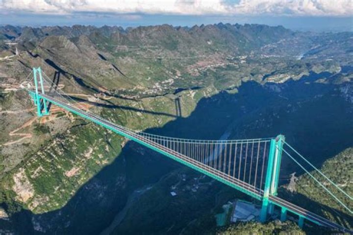 Where is the tallest bridge in the United States?