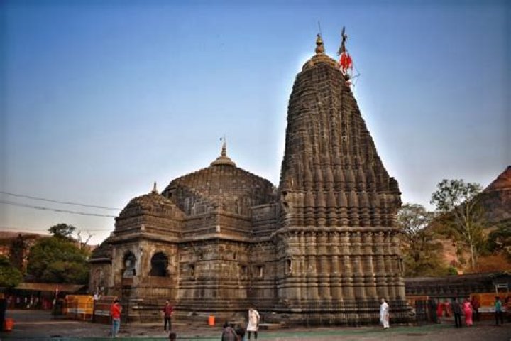 Which dish is famous in Maharashtra?