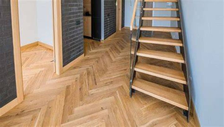 Which way should herringbone run?