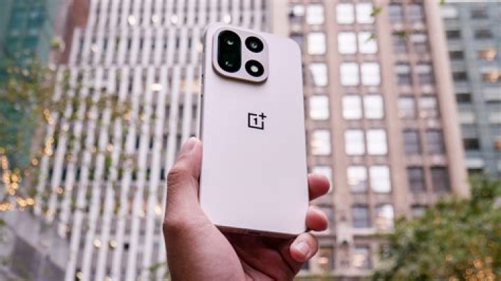 Who makes the phone OnePlus?