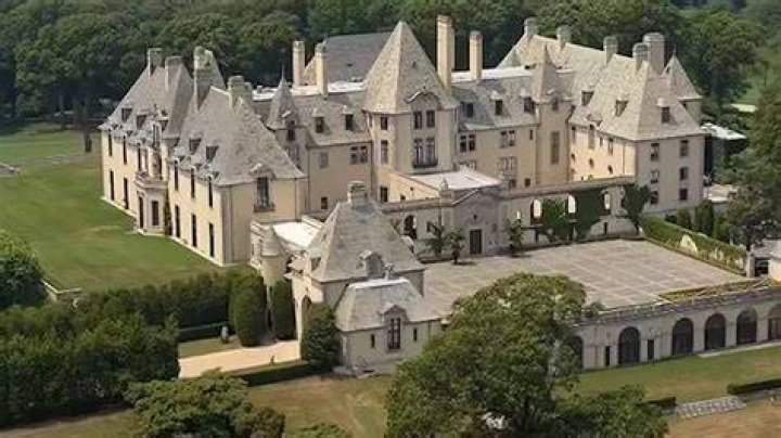 Who was the original owner of Oheka Castle?
