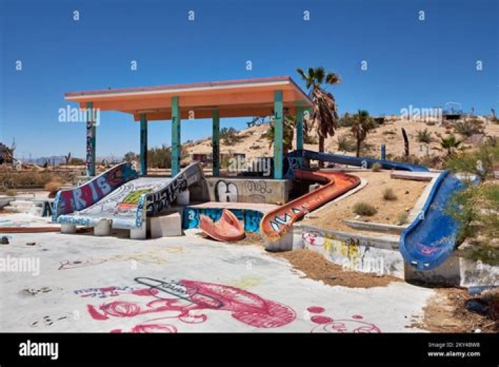 Why did rock a Hoola water park close?