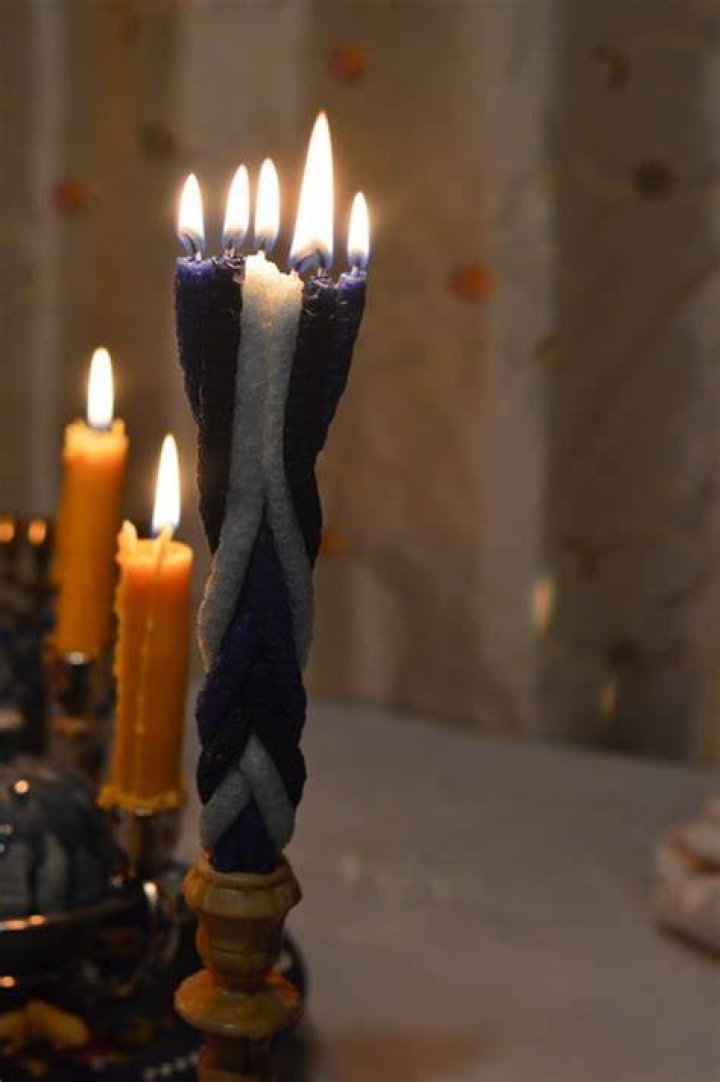 Why do Havdalah candles have multiple wicks?