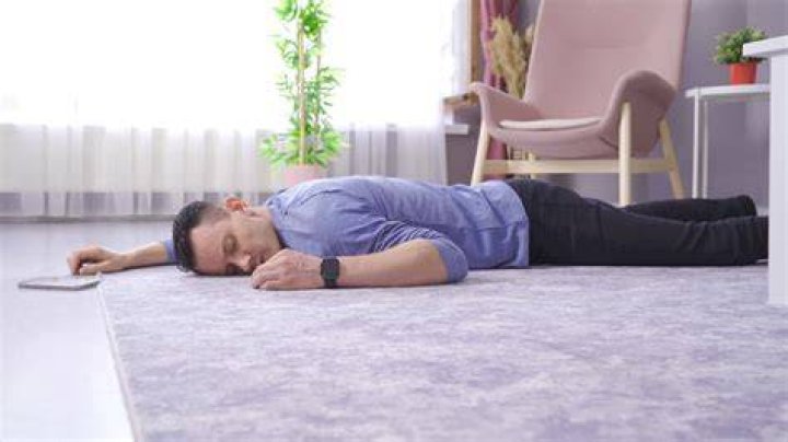 Why do people bench on the floor?