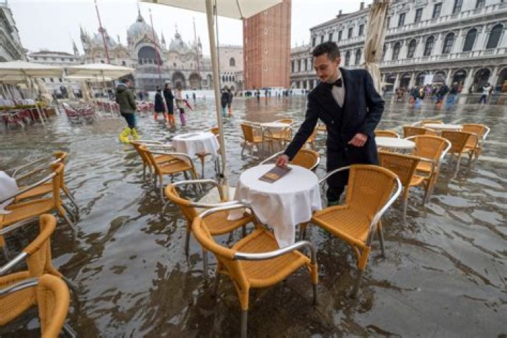 Why does it flood in Venice?